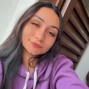 Laura, Babá em Oriente