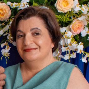 Salma, Babá em Passos