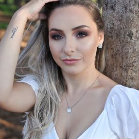 Larissa, Babá em Pato Branco
