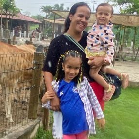 Caroline, Família em Lauro de Freitas