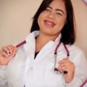Larissa, Babá em Sabará