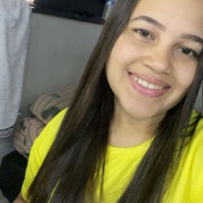 Flávia, Babá em Piumhi