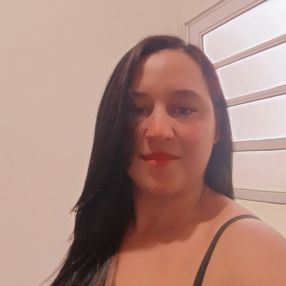 Dara, Babysitter in São Sebastião