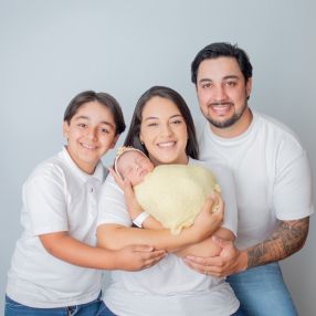Nayara, Family in Pinhais
