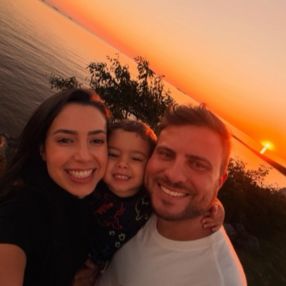 Leonika, Família em Serra