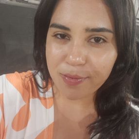 Lívia, Babá em Oliveira