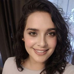 Lara, Babá em Pelotas