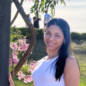 Aline, Babá em Brusque