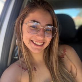 Leticia, Babá em Cambuquira