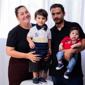 Joyce, Família em Salto