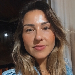 Flávia, Babá em Imbituba