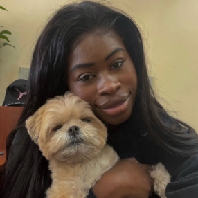 Billie, Babysitter à Burnaby