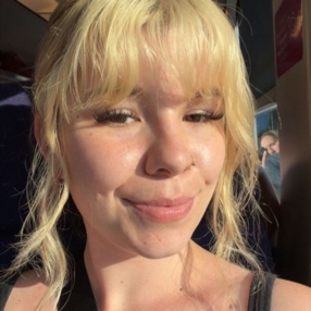 Taylor, Babysitter in Burnaby