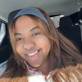 Tia, Babysitter in Saguenay
