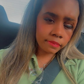 Traci, Babysitter à Hamilton