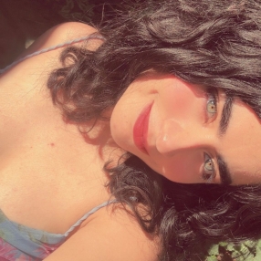 Sonya, Babysitter in Surrey