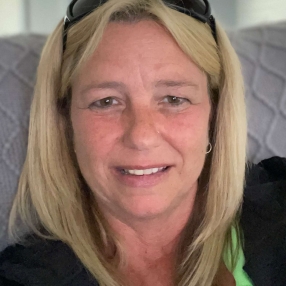 Joanne, Babysitter in Bowmanville