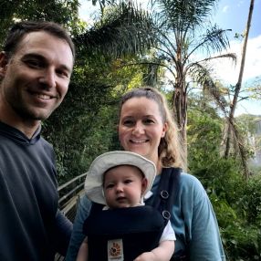 Chloé, Famille à Charlemagne