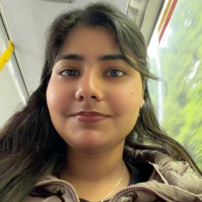 Rahat, Babysitter à Surrey