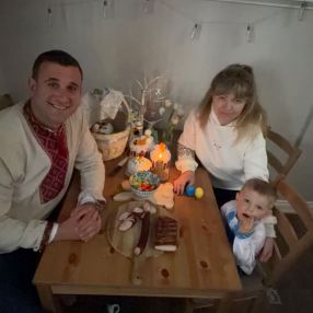 Alisa, Family in London