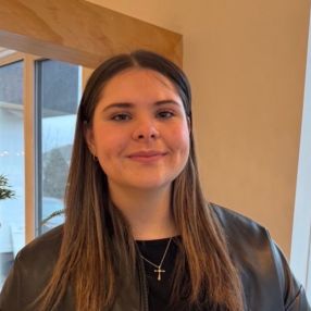 Madyson, Babysitter à Kelowna