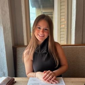 Olivia, Babysitter à Stratford
