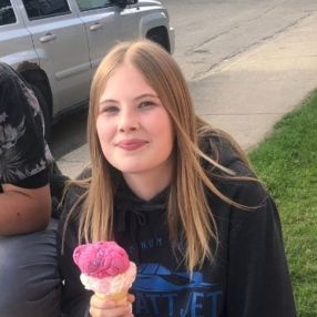 Kaidence, Babysitter à Camrose