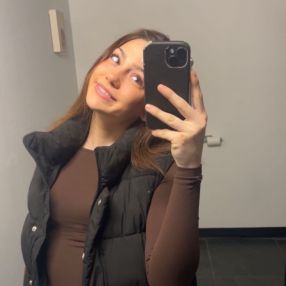 Chloe, Babysitter à Centre Wellington
