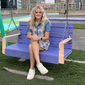 Cobie, Babysitter à Lethbridge