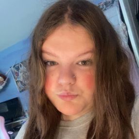 Lexi, Babysitter in Fall River