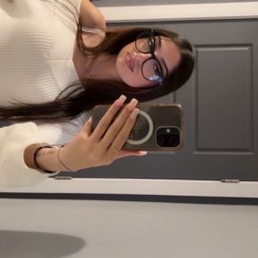 Paria, Babysitter in Pointe-Claire