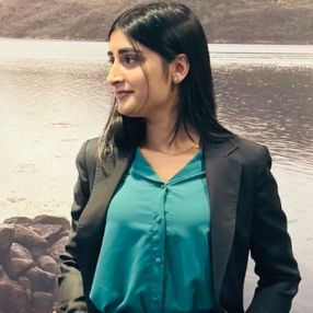 Simran, Babysitter à Surrey