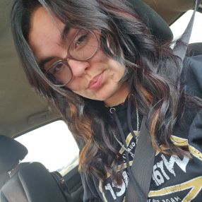 Michaela, Babysitter à Camrose