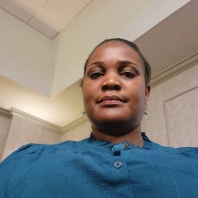 Iruoma, Babysitter à Regina