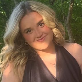 Mya, Babysitter in Beloeil
