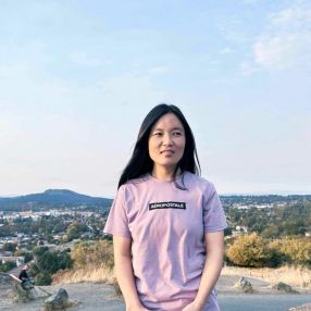 Pema, Babysitter in Victoria