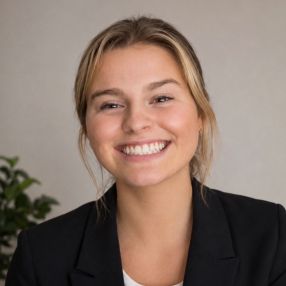 Maddy, Babysitter in Calgary