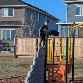 Crystal, Famille à Airdrie