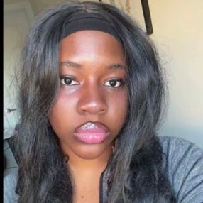 Kamsi, Babysitter à Clarington