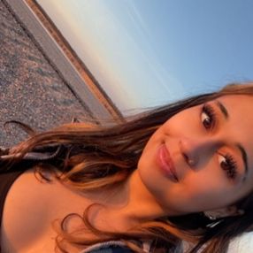Nikahya, Babysitter à Winnipeg