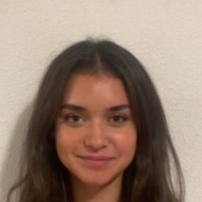 Nora, Babysitter à Brossard