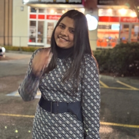 Navjot, Babysitter in Surrey