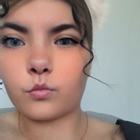Alexis, Babysitter à West Kelowna
