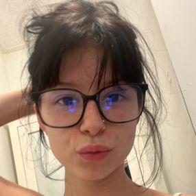 Cloé, Babysitter in Lachute