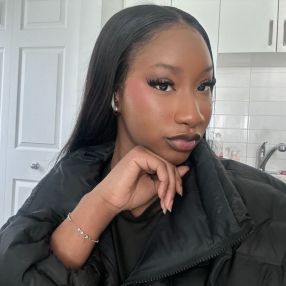 Khady, Babysitter à Longueuil