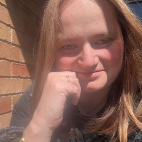 Steph, Babysitter in Barrie
