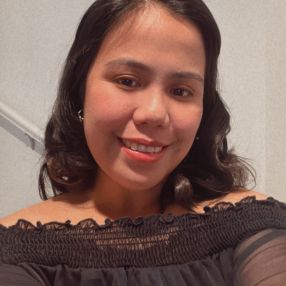 Jully Mae, Babysitter à Calgary