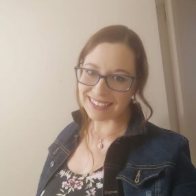 Julie, Babysitter à Barrie