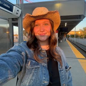 Genna, Babysitter in Calgary