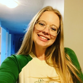 Shay, Babysitter in Calgary
